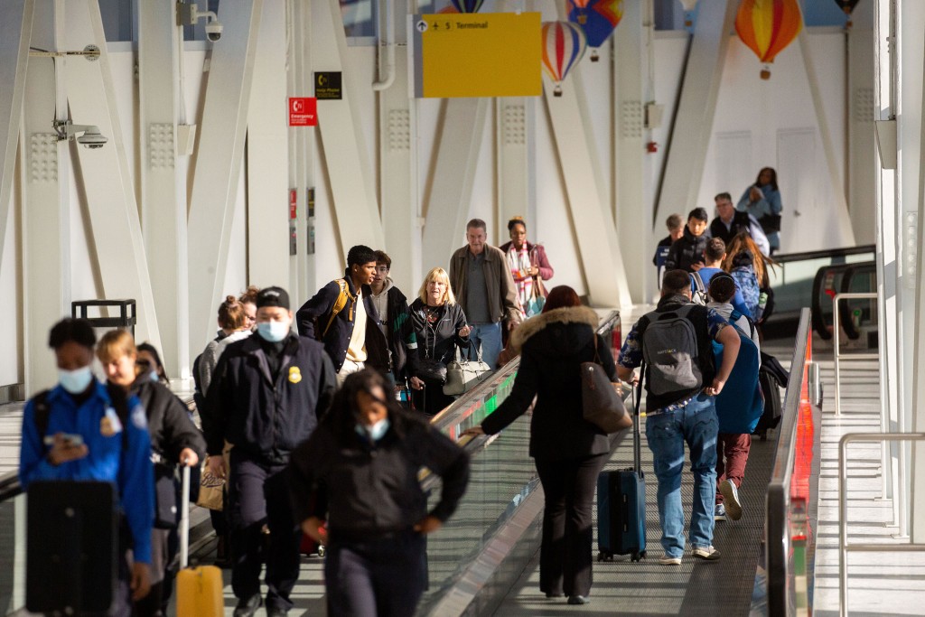 More Than 1,000 Us Flights Delayed Sunday As Major Airports Urge Passengers To Arrive Early
