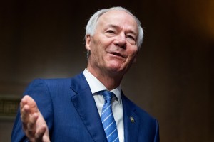Gop Arkansas Governor Says He’s ‘very Seriously’ Considering 2024 Presidential Bid