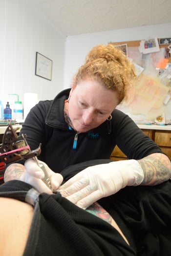 Tattoo artist relearns his art from the left side and thrives after losing  his right arm in an accident  Orange County Register