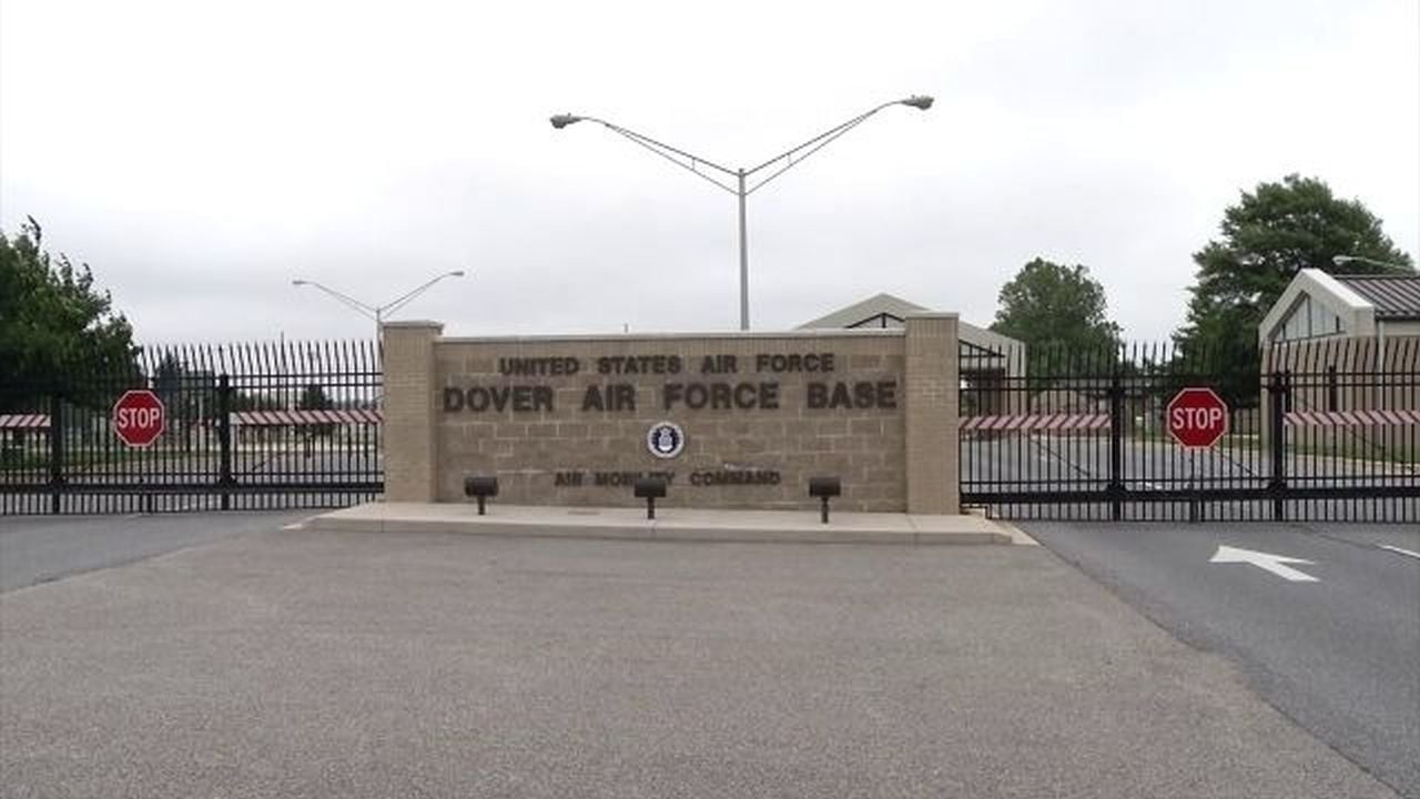 United Airlines jet makes emergency landing at Dover Air Force Base - 47abc