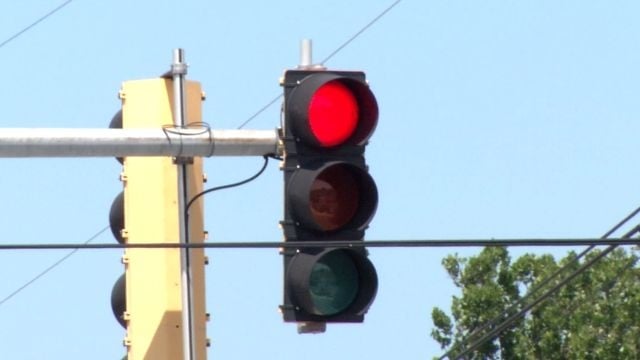 Stoplight at Beaglin Park Drive and Parkside High School back online - 47abc