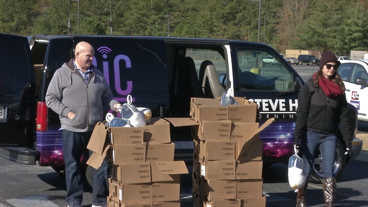 Local radio station gives out turkeys for holidays 47abc