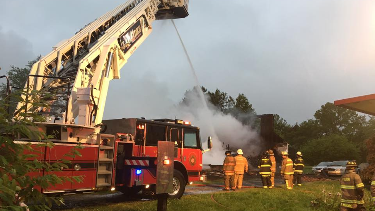 Early morning fire destroys Viola home, kills two dogs 47abc