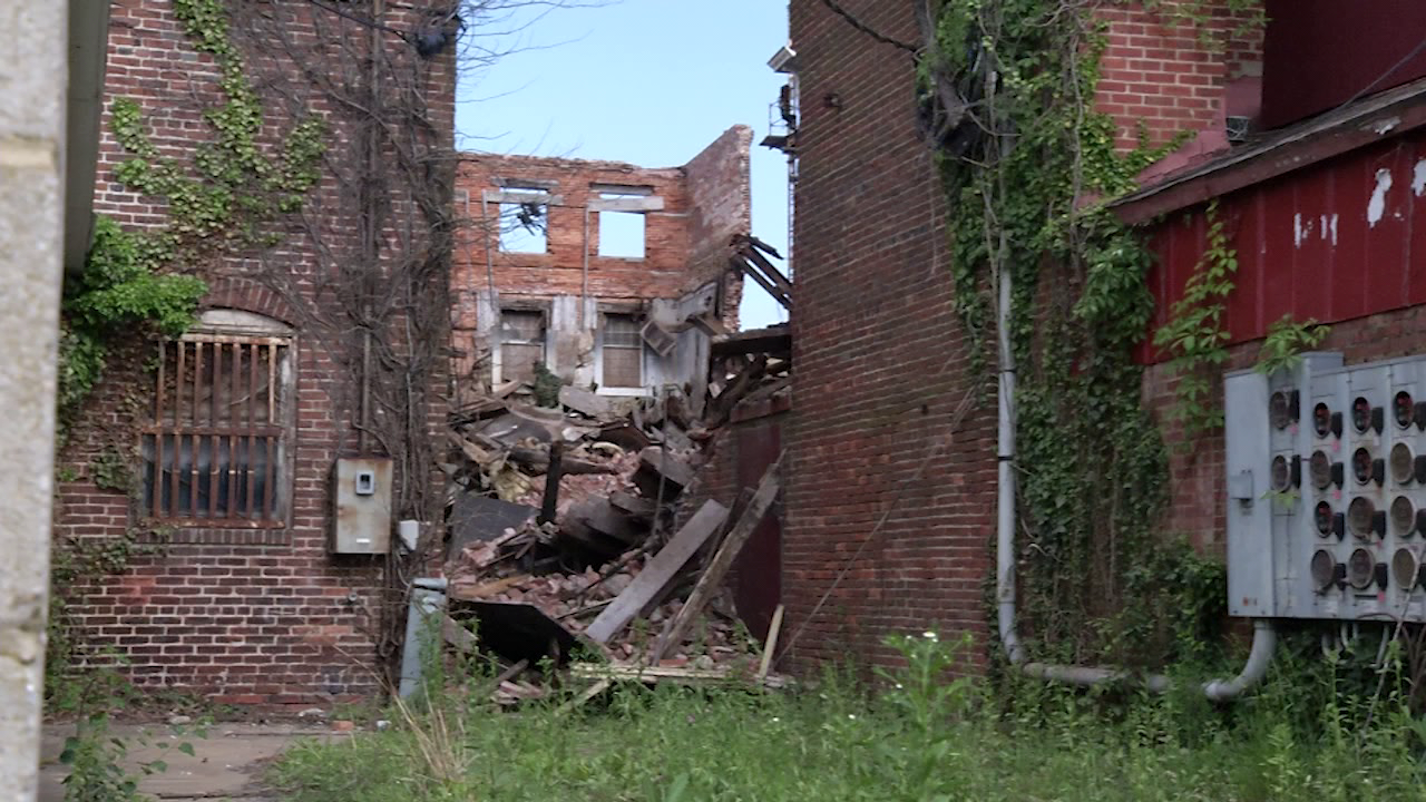 City Council votes to demolish collapsing structure - 47abc