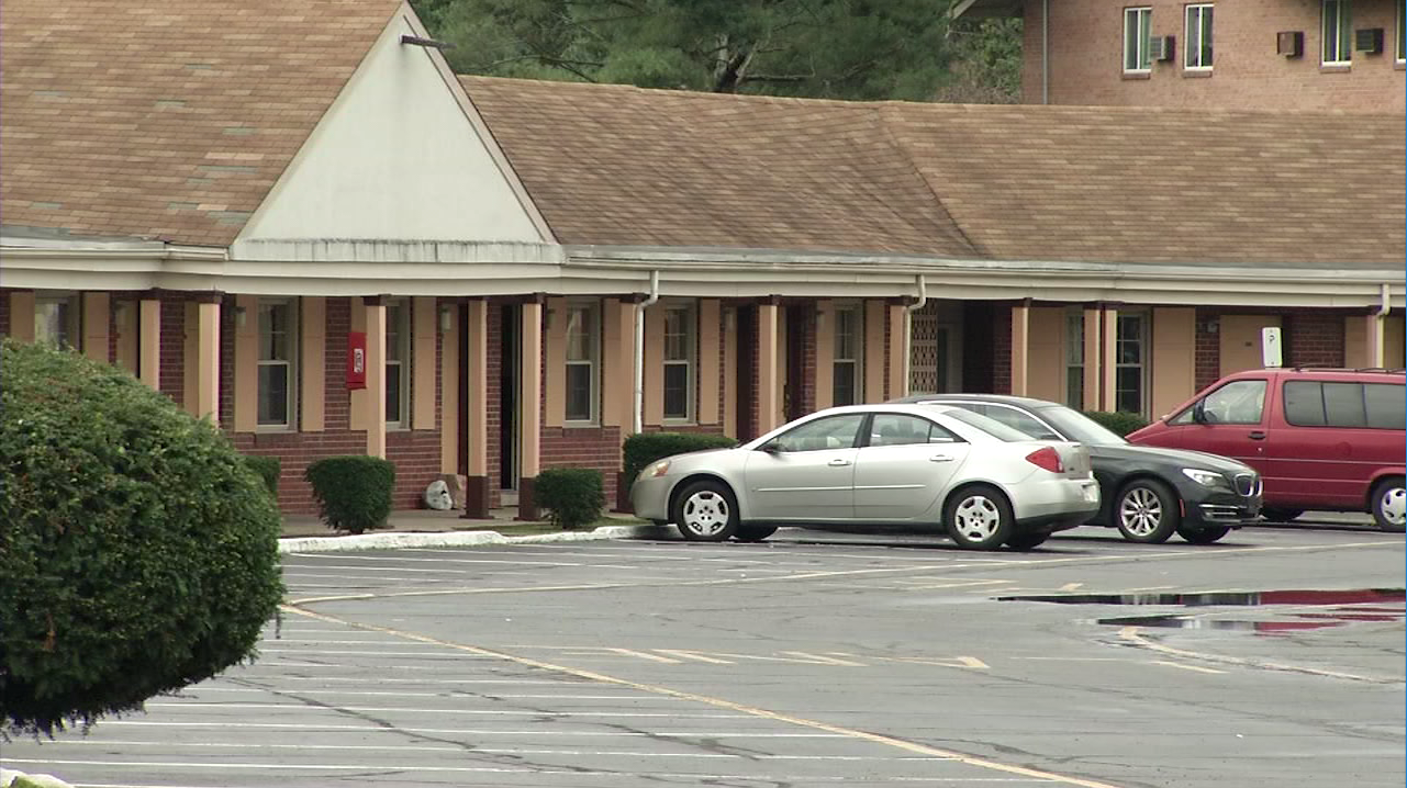 Police searching for suspects in Dover hotel shooting 47abc