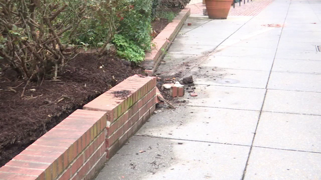 Car accident causes damage to Downtown Salisbury Plaza 47abc