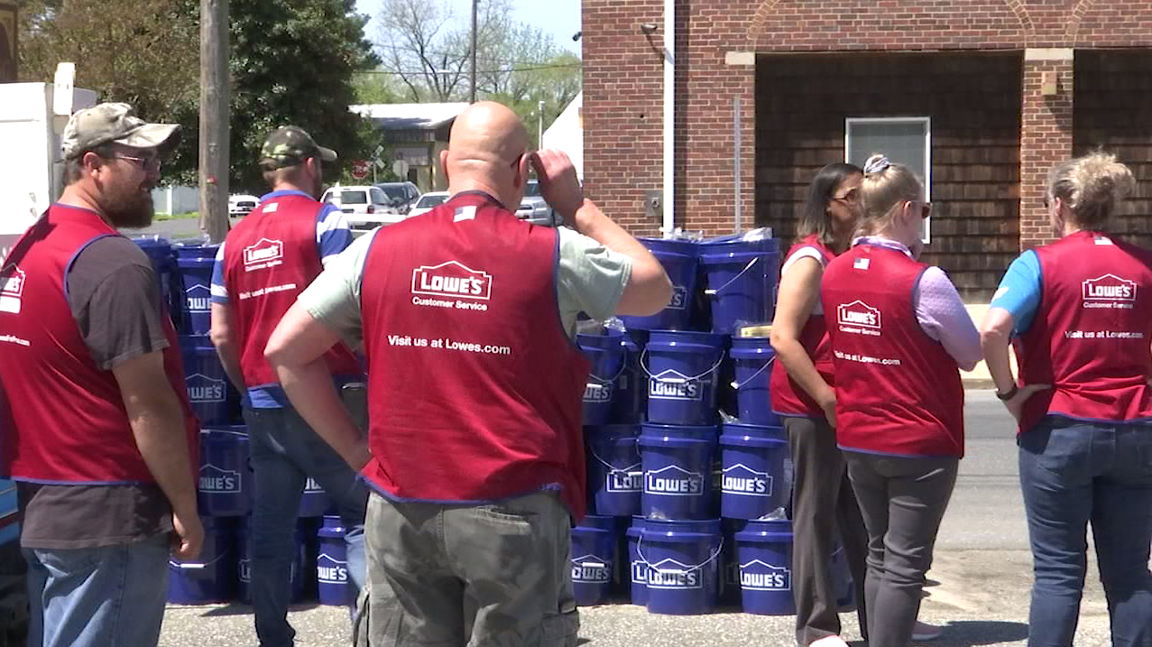 Lowe's helps EF-2 tornado victims in Laurel - 47abc