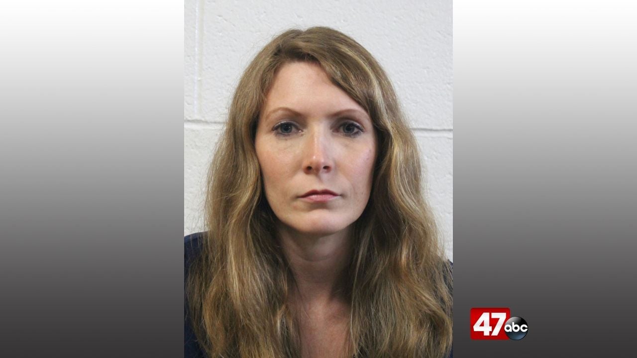 Mujer de Pittsville sentenciada por malversación de más de 100K del