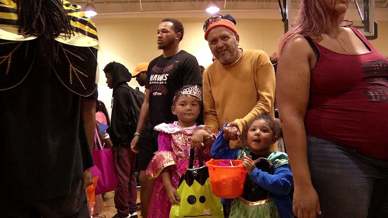 Hundreds celebrate Halloween in Princess Anne 47abc