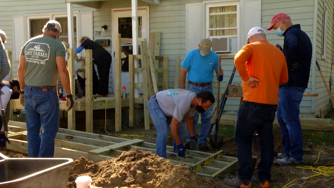 Perdue volunteers, Chesapeake Housing Mission build wheelchair ramp at