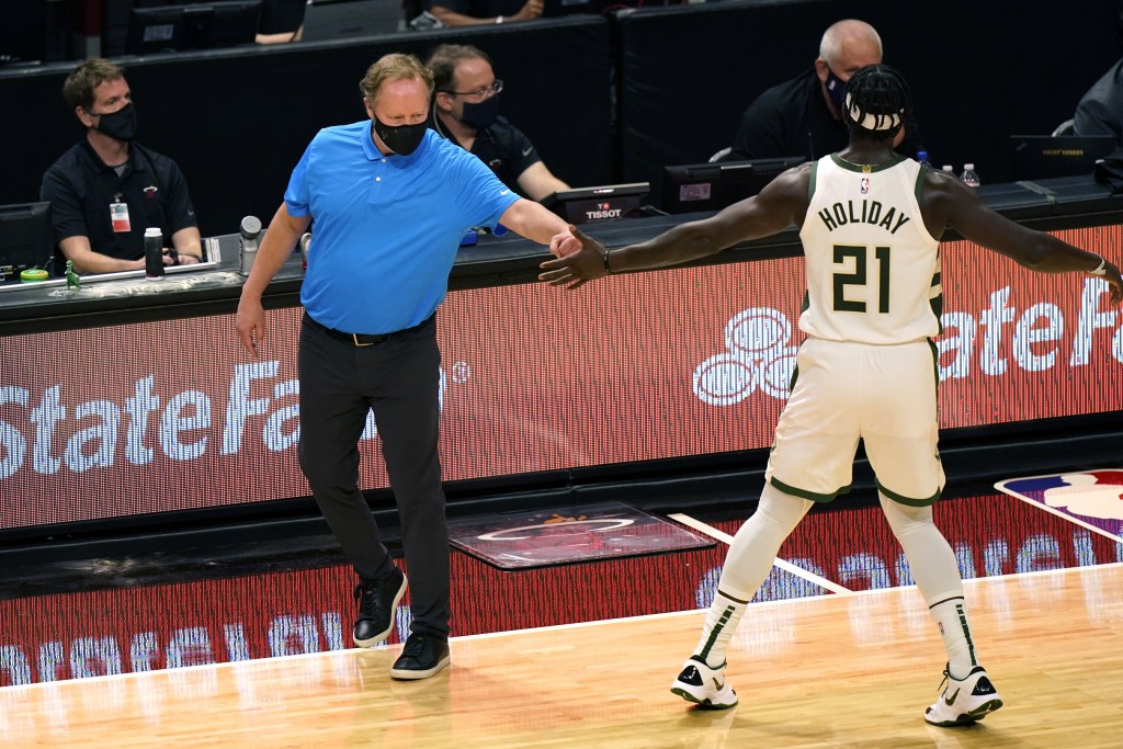 Mike Budenholzer, Jrue Holiday