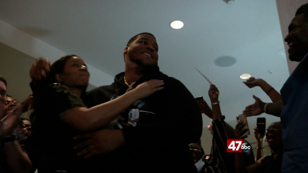 Christian Darrisaw Celebrates With His Parents After The Vikings Select Him In The Nfl Draft