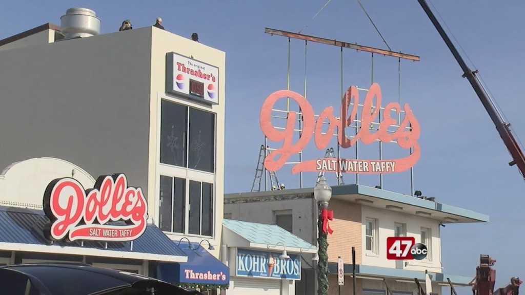 Iconic Dolle's Sign Removed