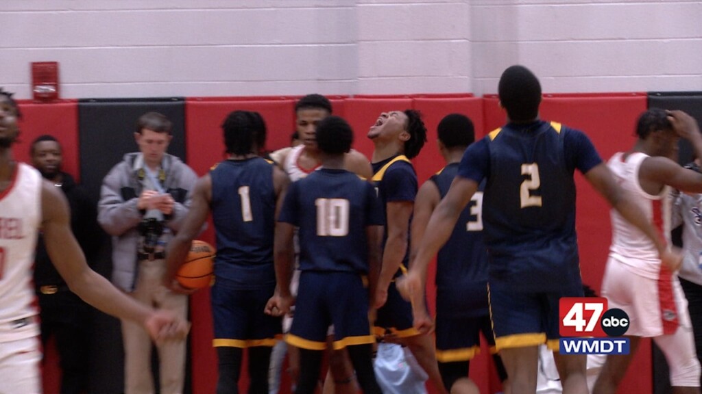 Seaford Upends Laurel