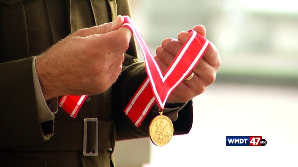Sen. Carper Recieves Highest Civilian Honor