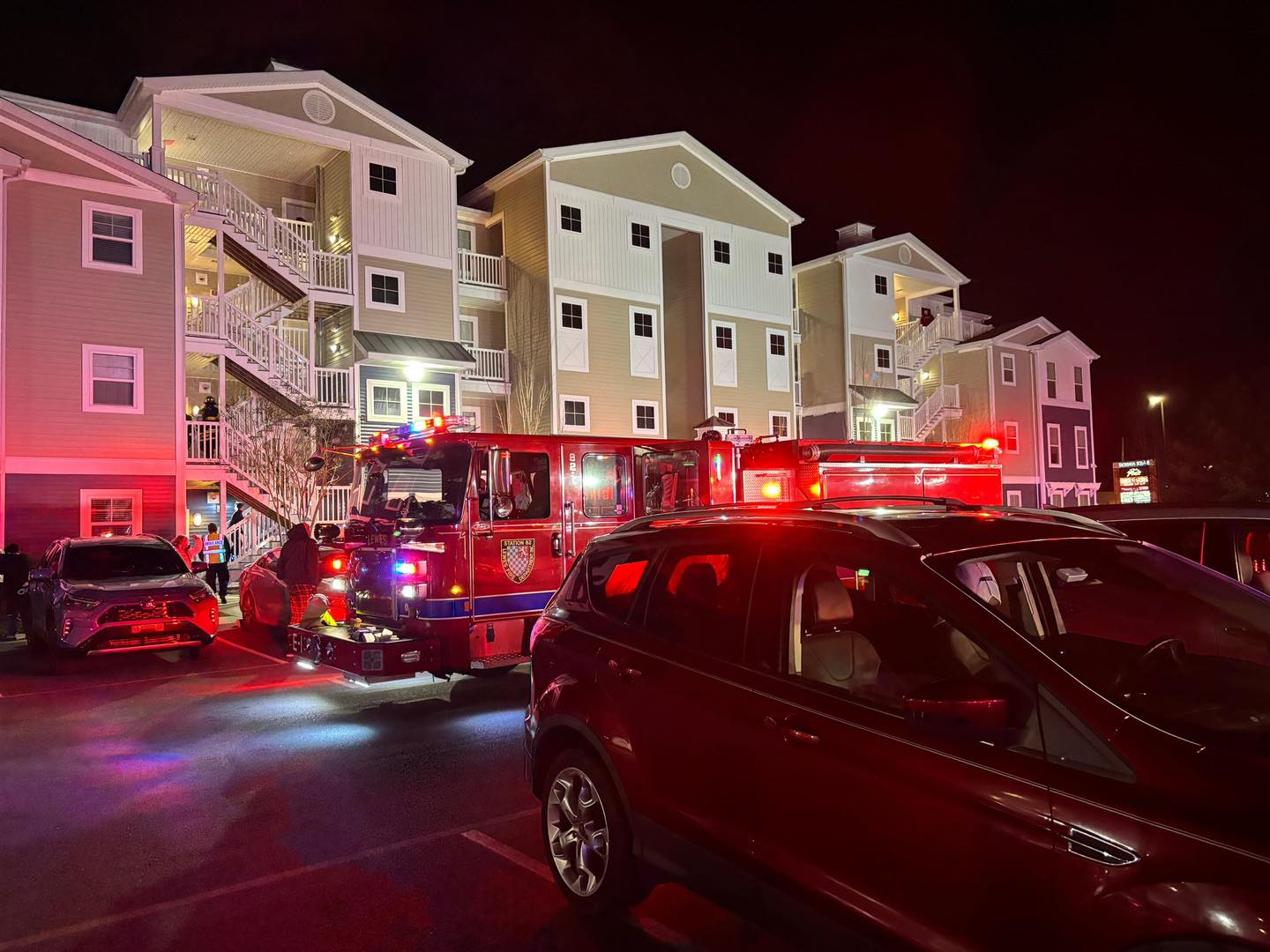 Crews battle early morning fire at Long Neck apartment building - 47abc
