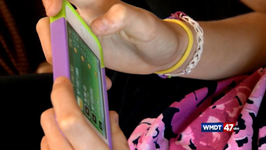 Moore Signs Child Privacy Bill