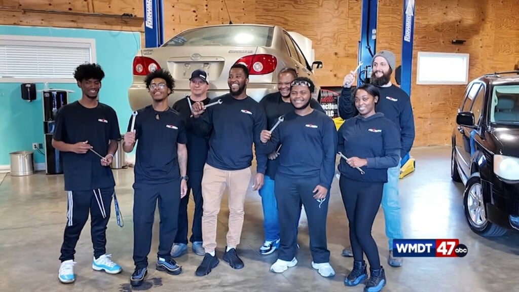 Non Profit Gifts Cars To Local Families