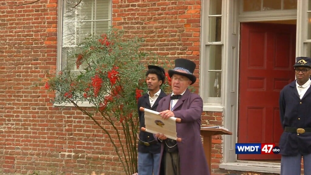 Re Reading Gettysburg Address