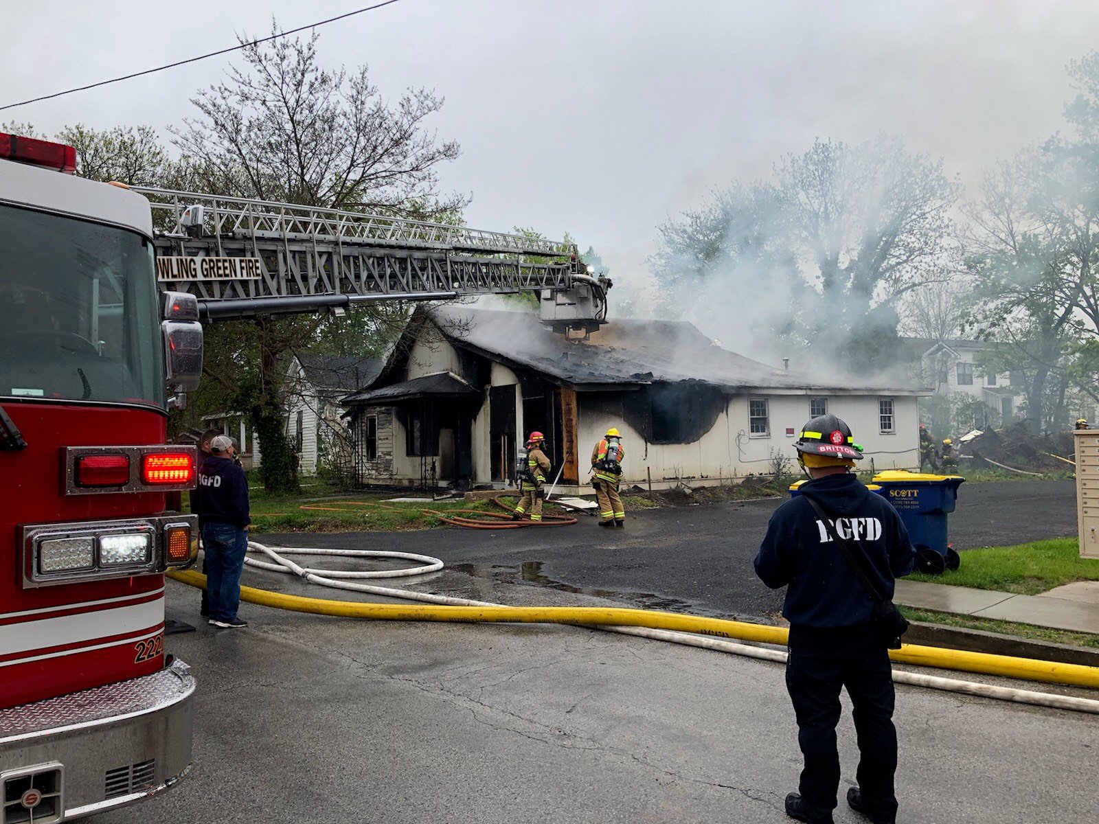 Bowling Green Fire Department fights fire at home - WNKY News 40 Television Bowling Green Fire Department fights fire at home - WNKY News 40 Television