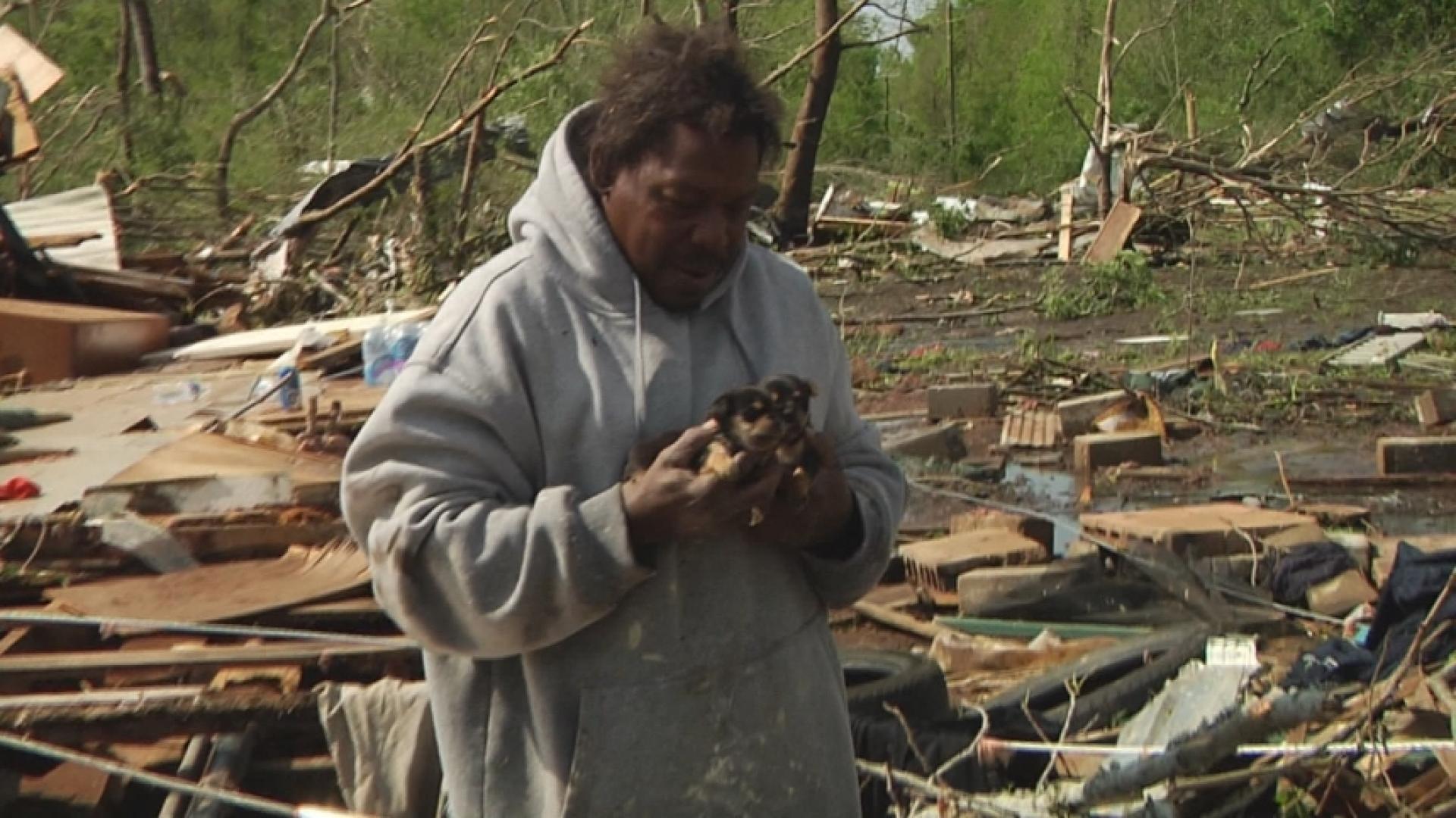 Family reunites with pets after tornado - WNKY News 40 Television