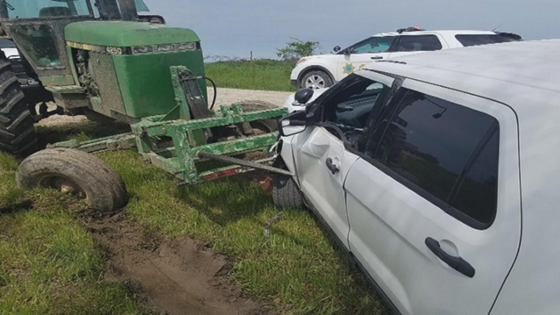 Tractor Attack Iowa man rams Sheriff with hay spear WNKY News 40