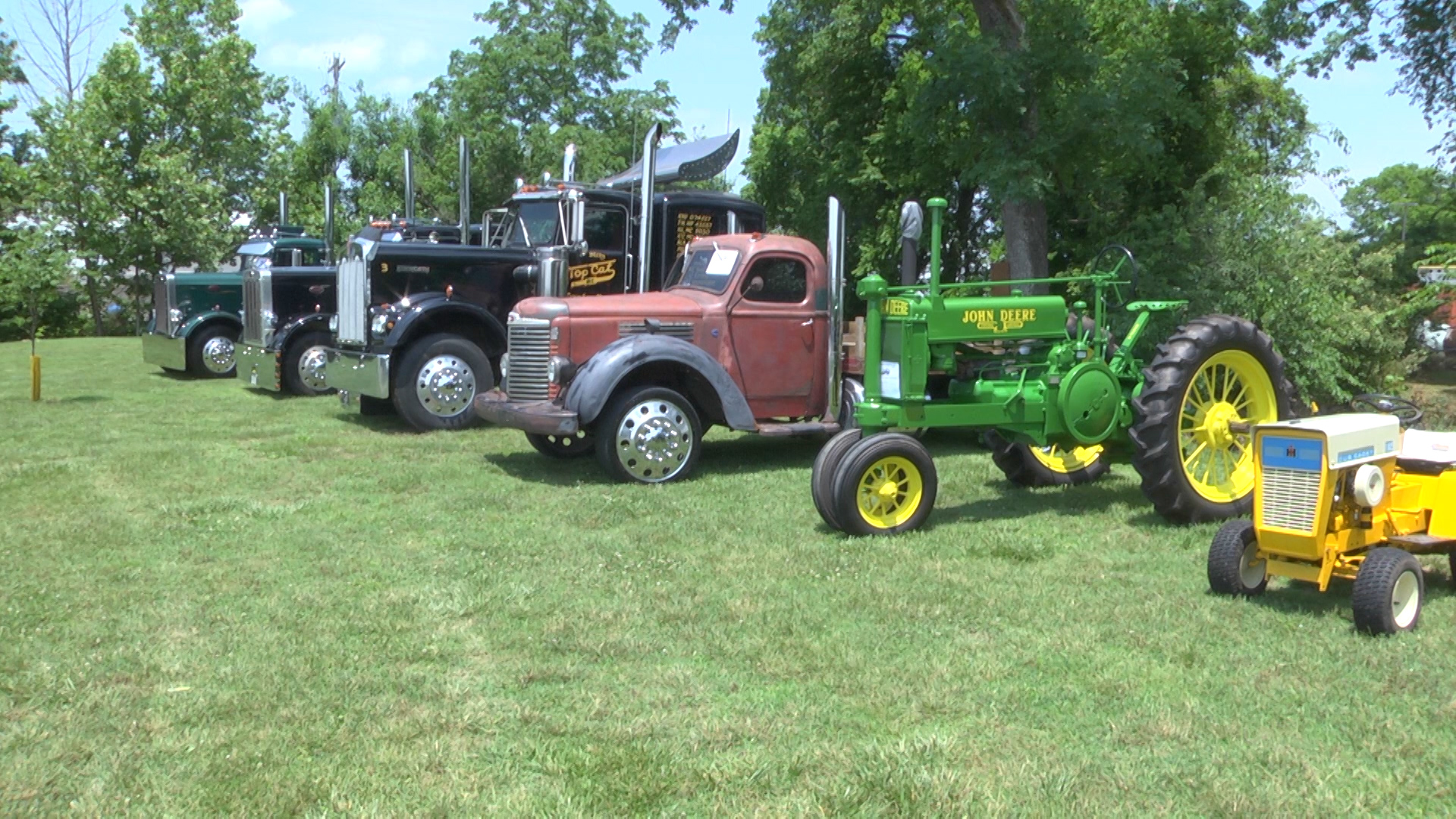 Tractors roll back time in Auburn WNKY News 40 Television