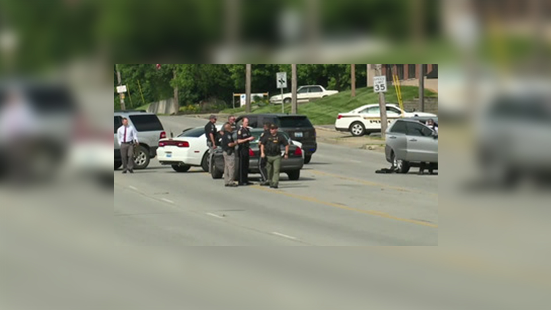 KY: police look for man who shot at officers - WNKY News 40 Television
