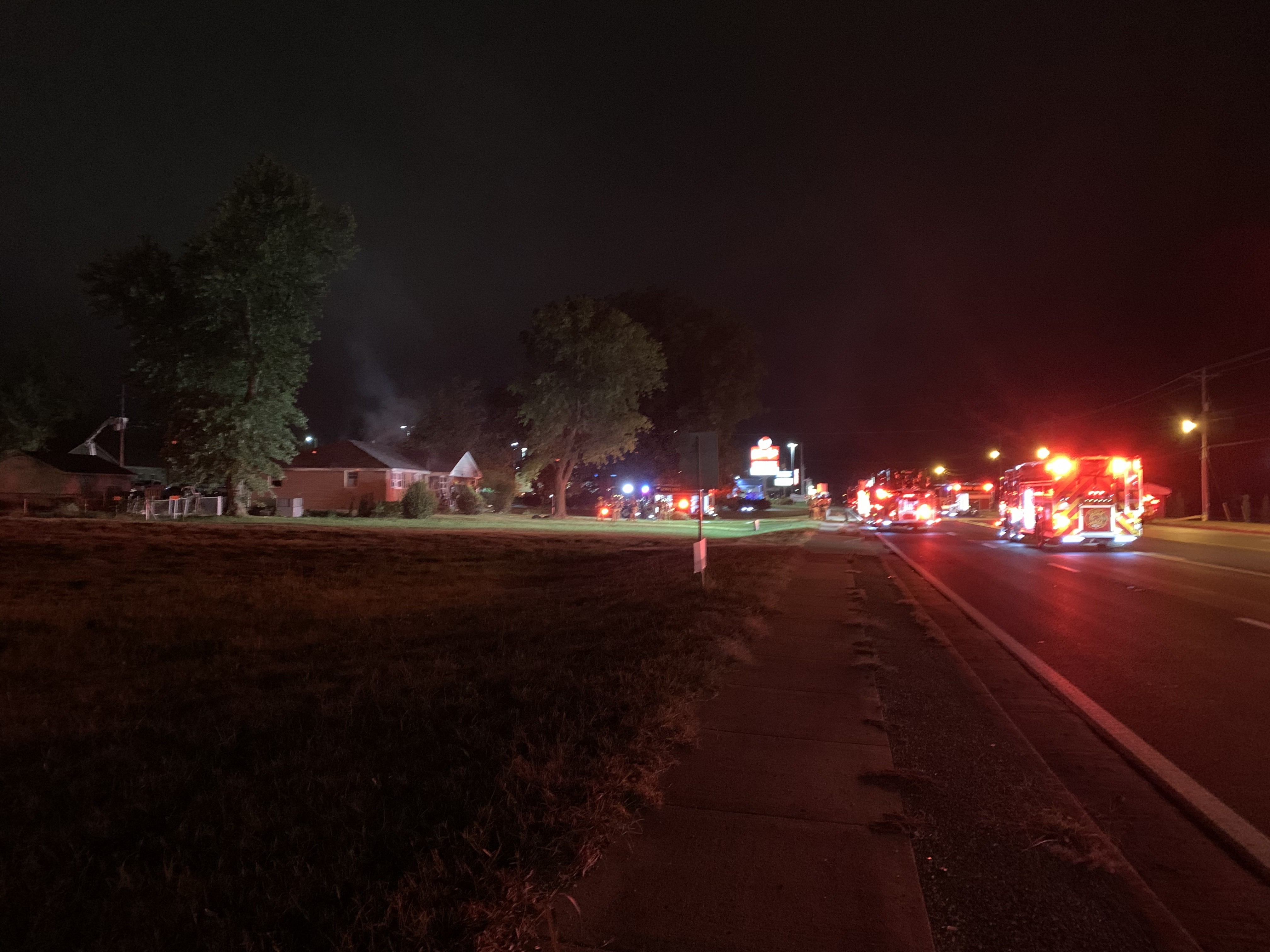 Person injured, dog killed in Bowling Green house fire - WNKY News 40 ...