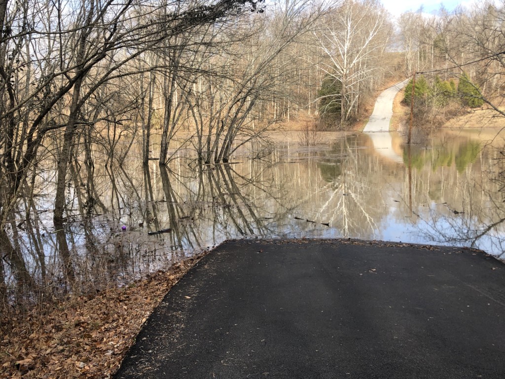 Mother, toddler and child swept into water in Edmonson County WNKY