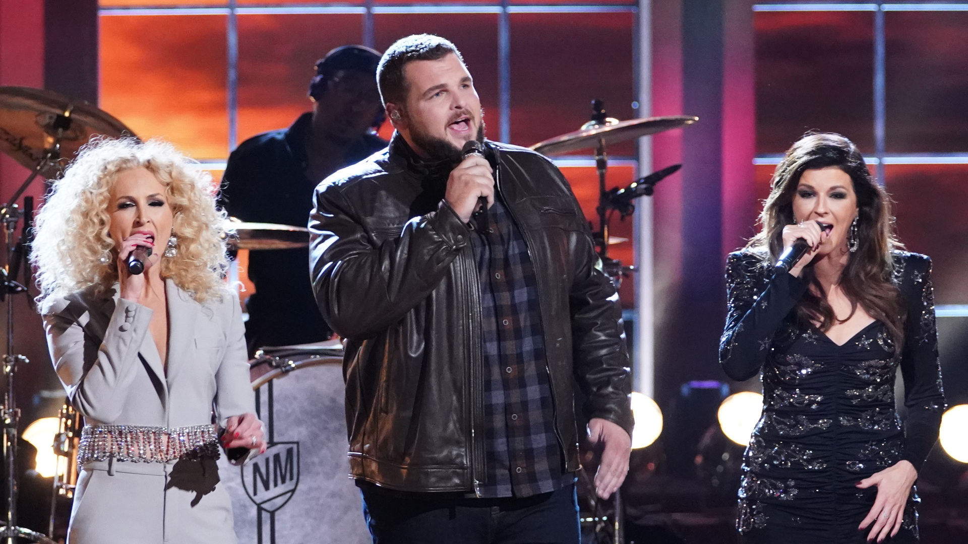 Kelly Clarkson Sings Desperado by the Eagles: Watch