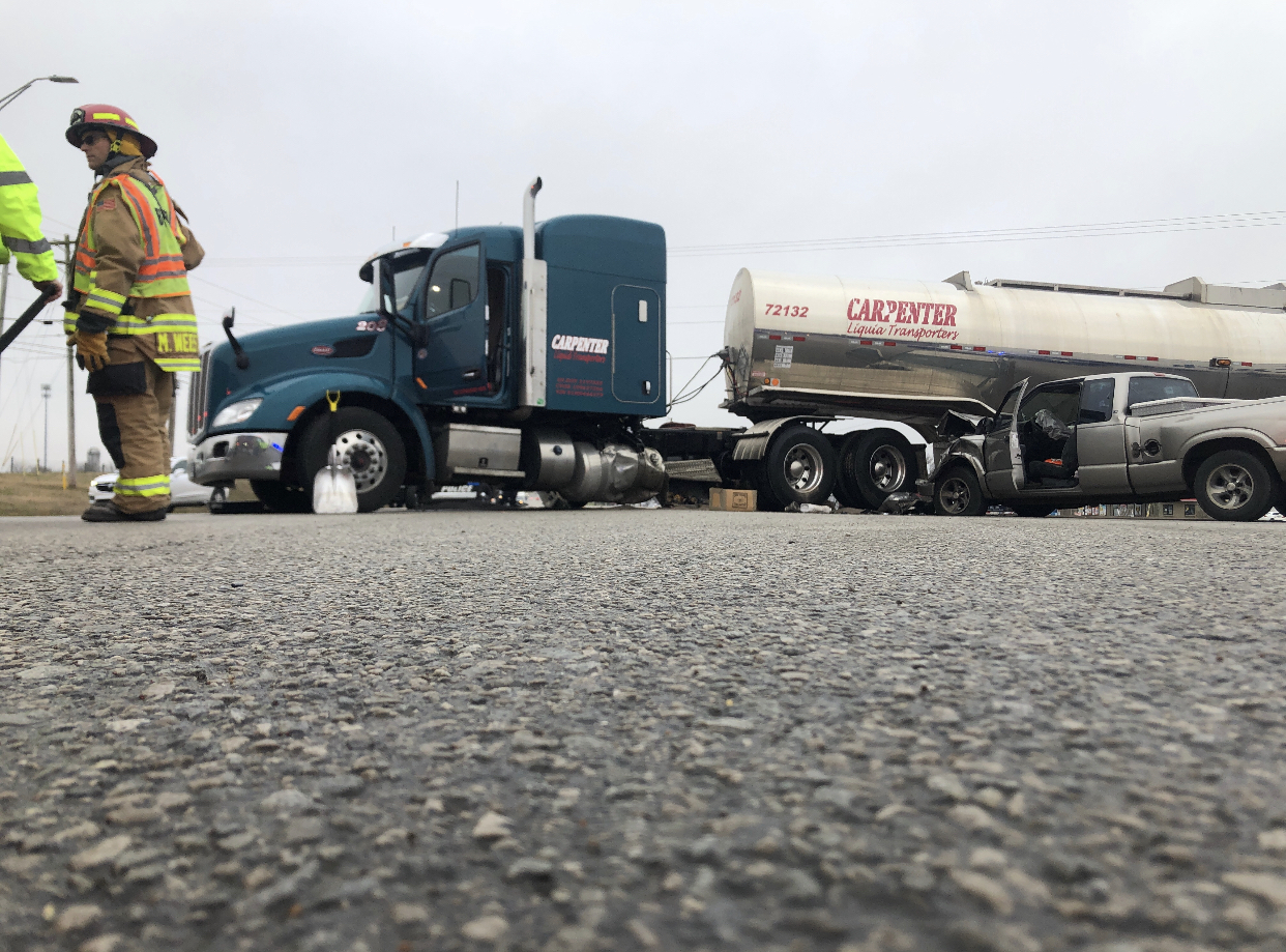 Wreck shuts down Nashville Road WNKY News 40 Television