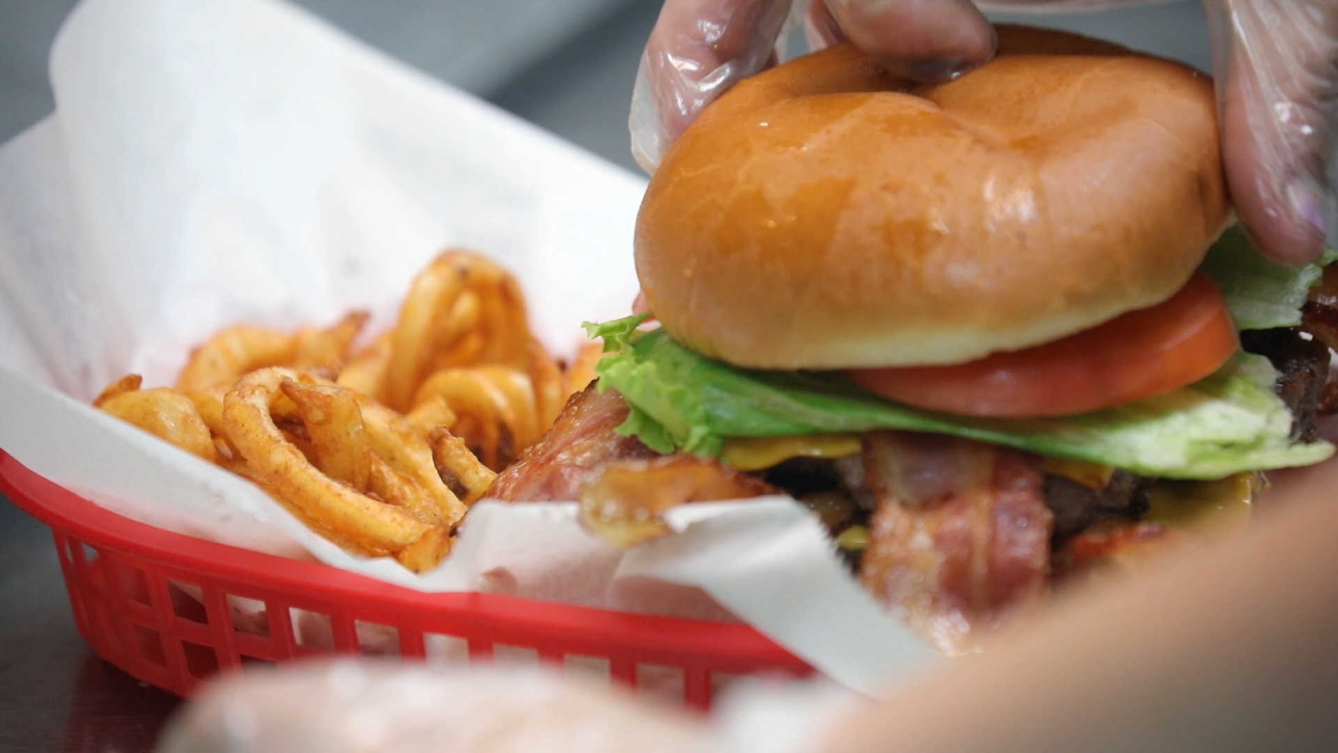 Let's Make A Meal Doug's Motor City Bar & Grill WNKY News 40 Television