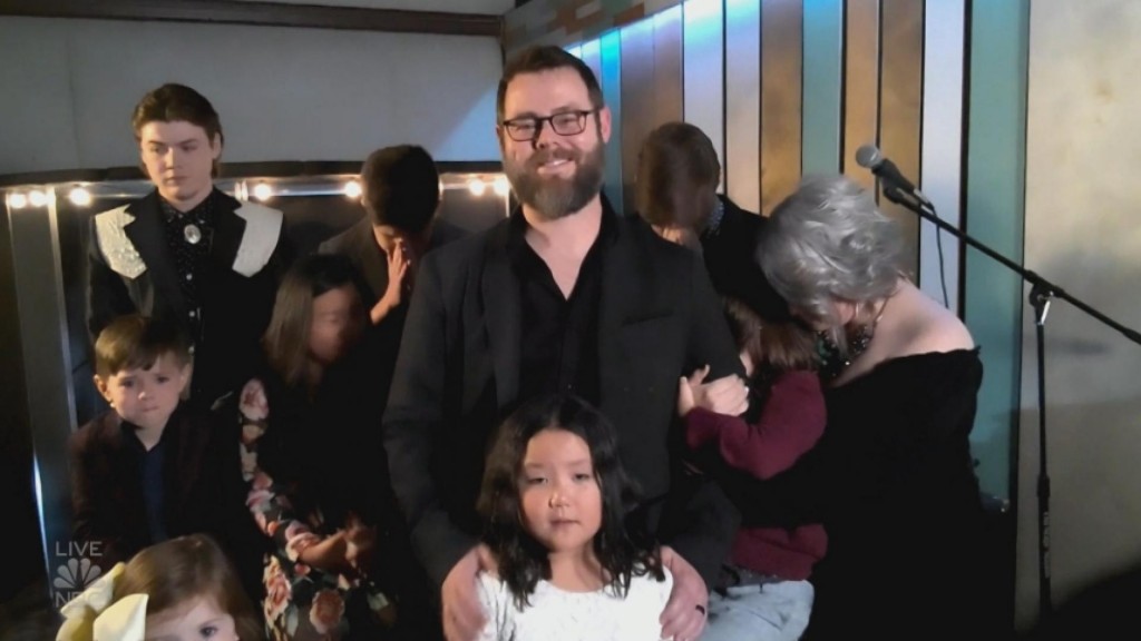 "the Voice" Todd Tilghman Takes The Crown!