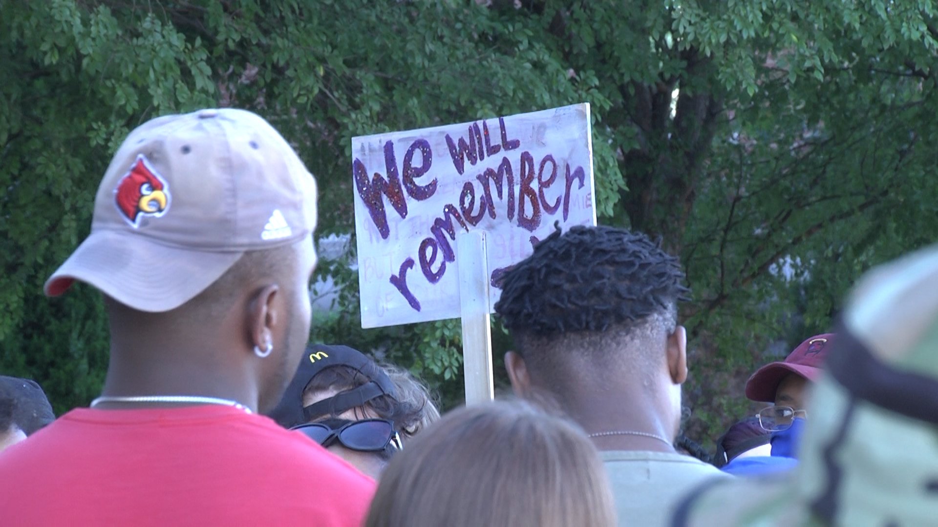 Demonstration At Justice Center Marks Third Night Of Protests In Bowling Green Wnky News 40 