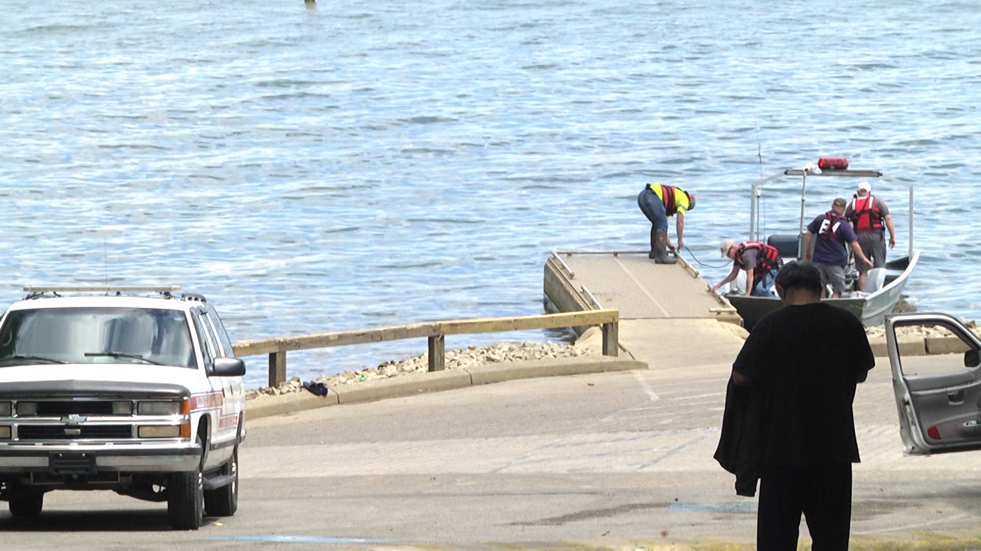 Searchers looking for missing man in water - WNKY News 40 Television