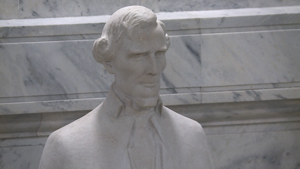 Bhdn Ne 026th Ky Vote To Remove Jefferson Davis Statue Cnna St1 1000000005d4e171 174 0