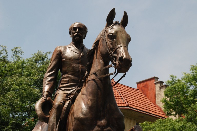 Crews remove Confederate statue in Kentucky's largest city WNKY News