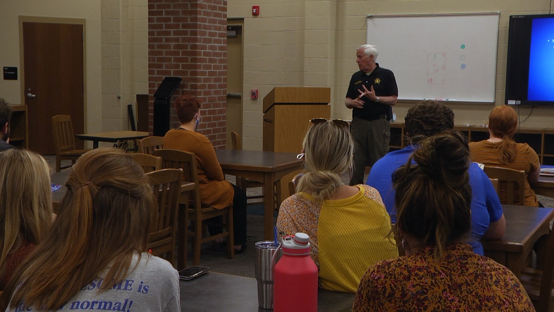 School teachers attend active shooter training - WNKY News 40 Television