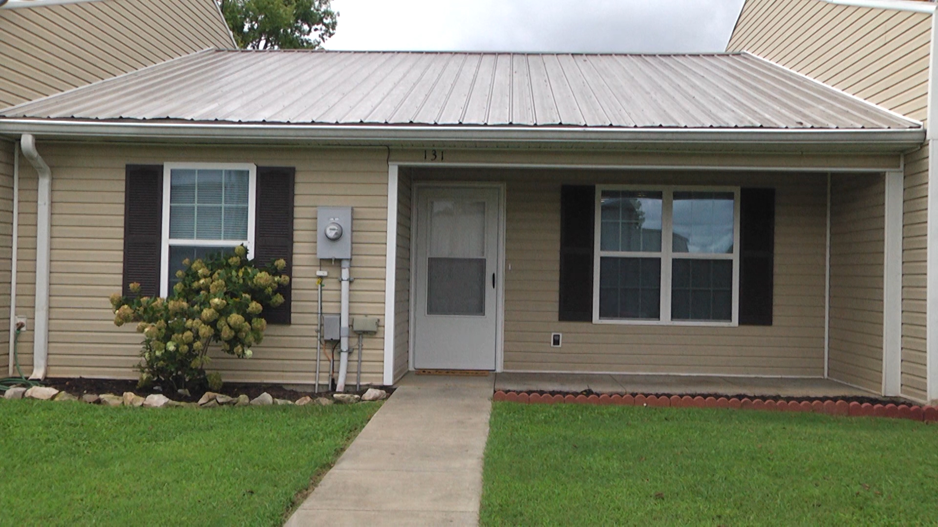 Habitat for Humanity Volunteer receives house WNKY News 40 Television