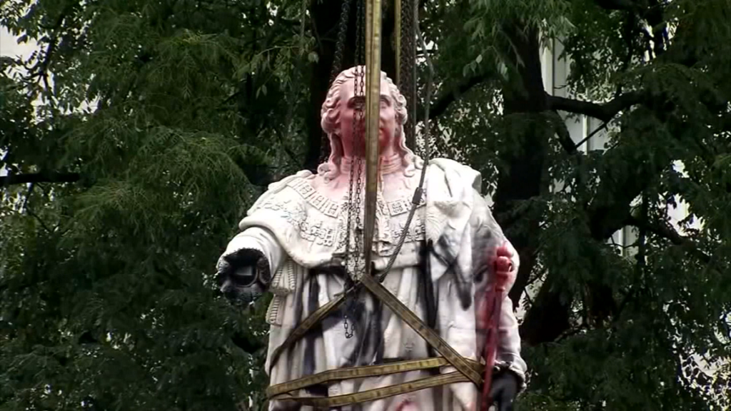 King Louis XVI statue removed from protest site in Kentucky - WNKY 40 News