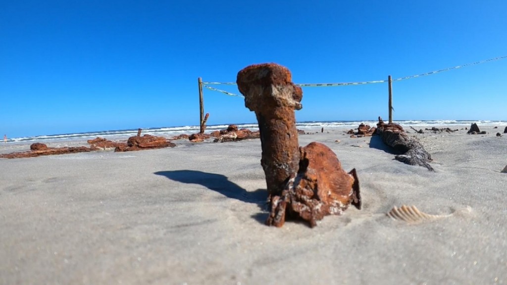 Shifting Sands Reveal Florida Shipwreck