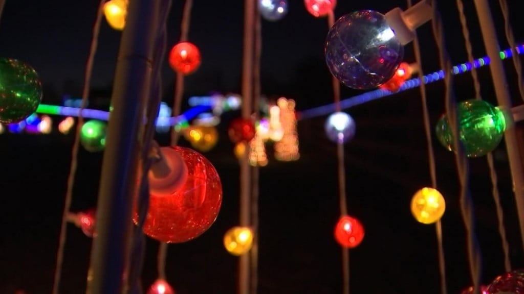 Light Show Offers Christmas Comfort