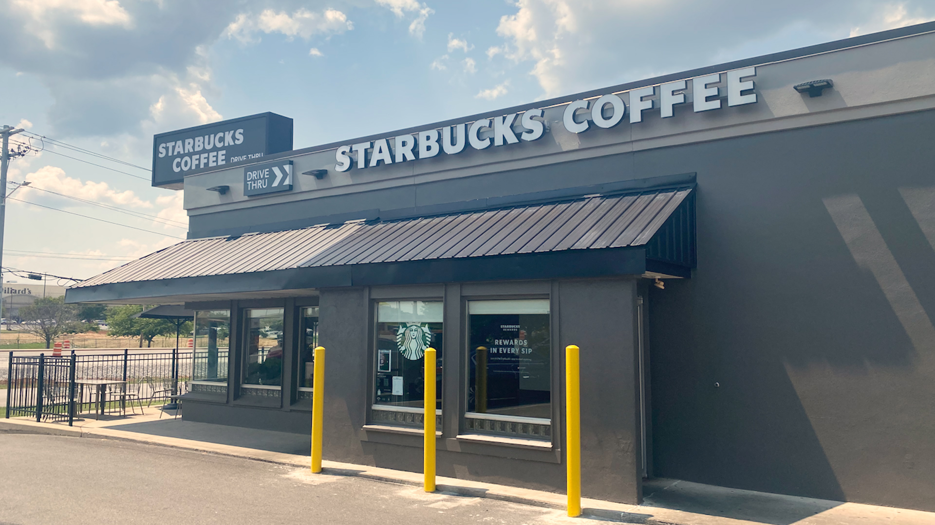 Bowling Green Starbucks store serves those in need - WNKY News 40 ...