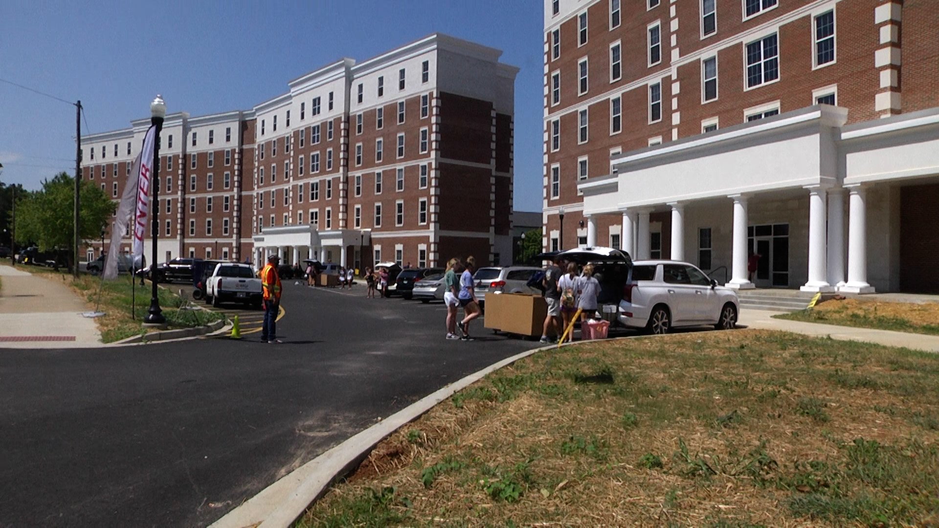 Students move in to new Freshman Village at WKU WNKY News 40 Television