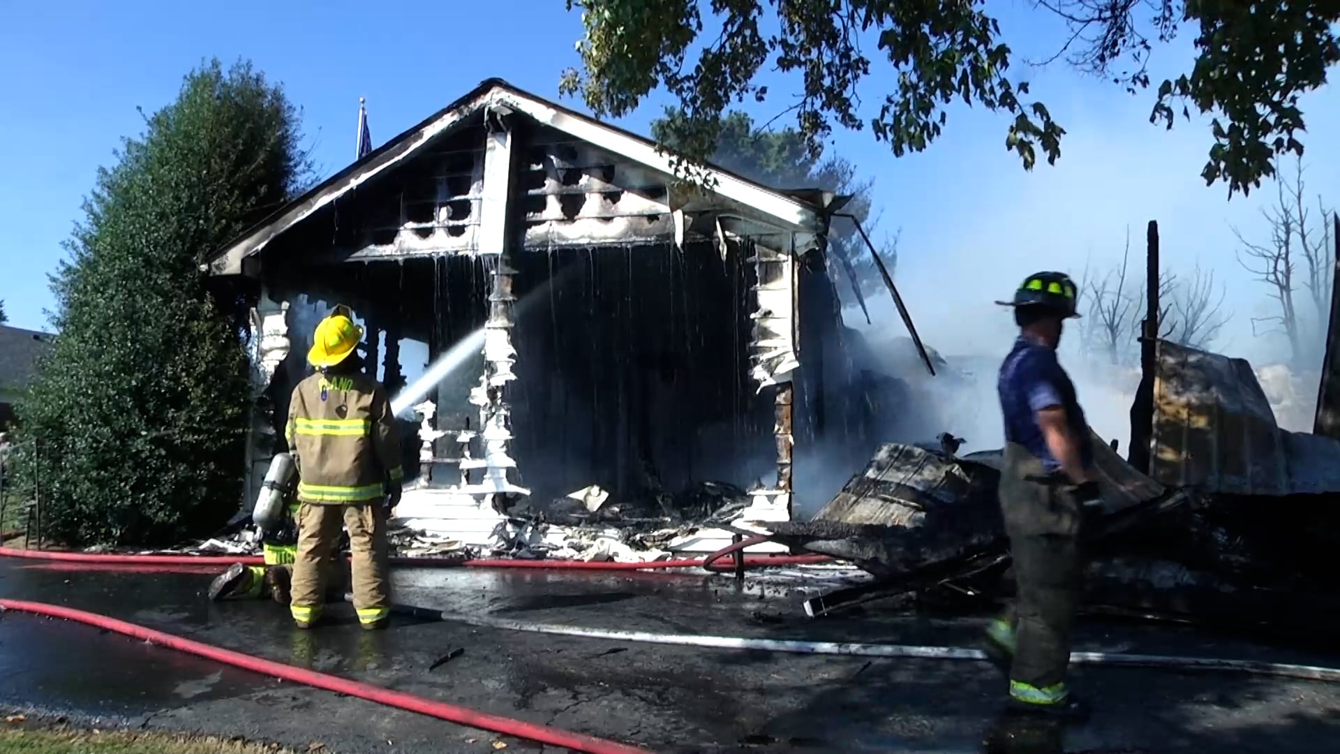 Crews fight garage fire on Nashville Road - WNKY News 40 Television