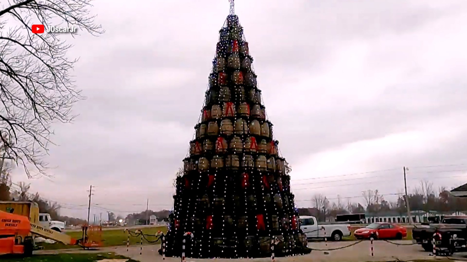 47-foot bourbon barrel Christmas tree in Edmonson County seeks to win world  record - WNKY News 40 Television