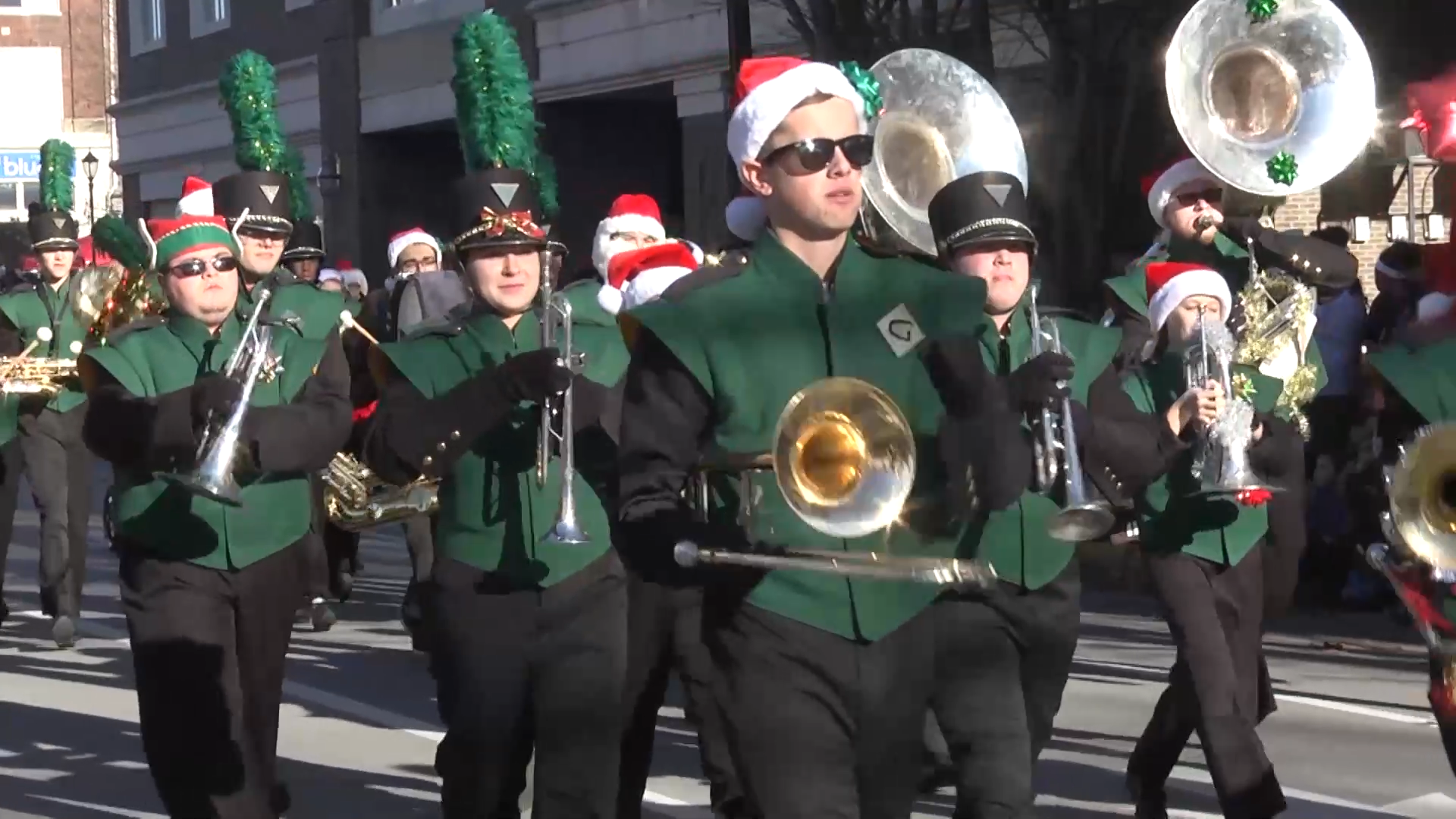 Community Driven Bowling Green Jaycees Christmas Parade WNKY News