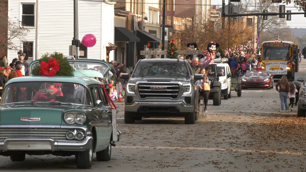 Bowling Green Christmas Parade makes grand return WNKY News 40 Television