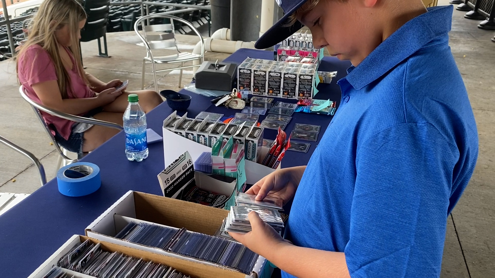 BG Ballpark hosts baseball card trade show WNKY News 40 Television